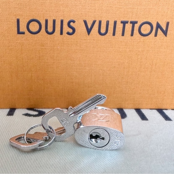 New Louis Vuitton Silver Lock and Key with COA #315 3 pc - Picture 6 of 8